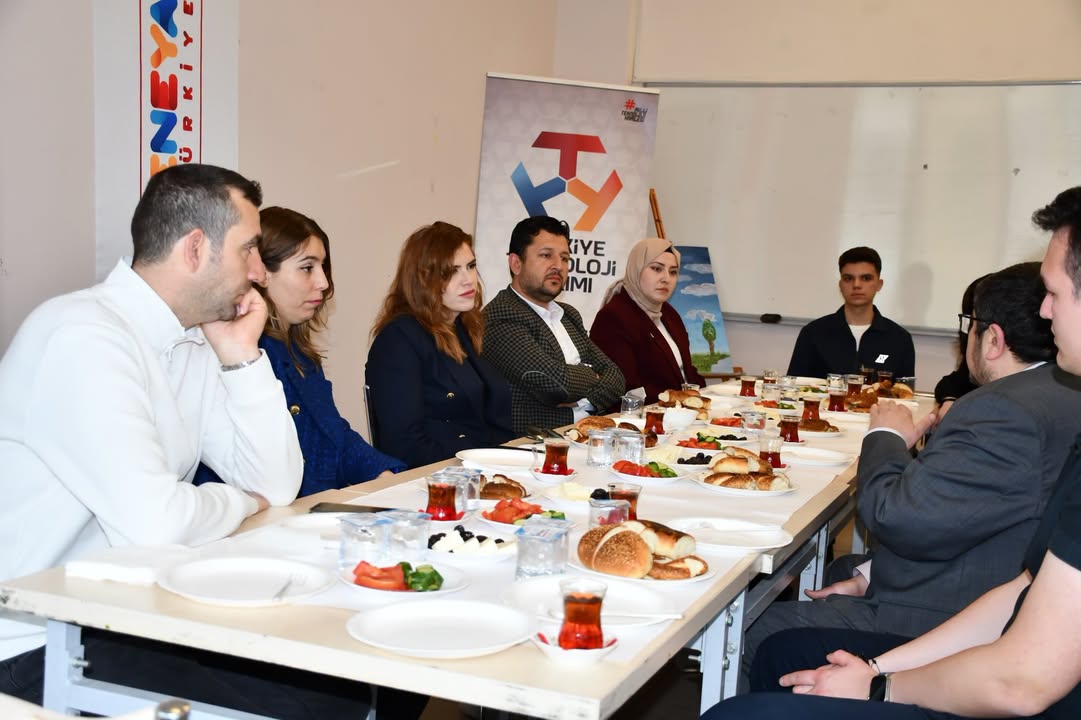 Afyonkarahisar Gençlik ve Spor İl Müdürlüğü'nden Deneyap Ziyareti ve Kahvaltı Programı