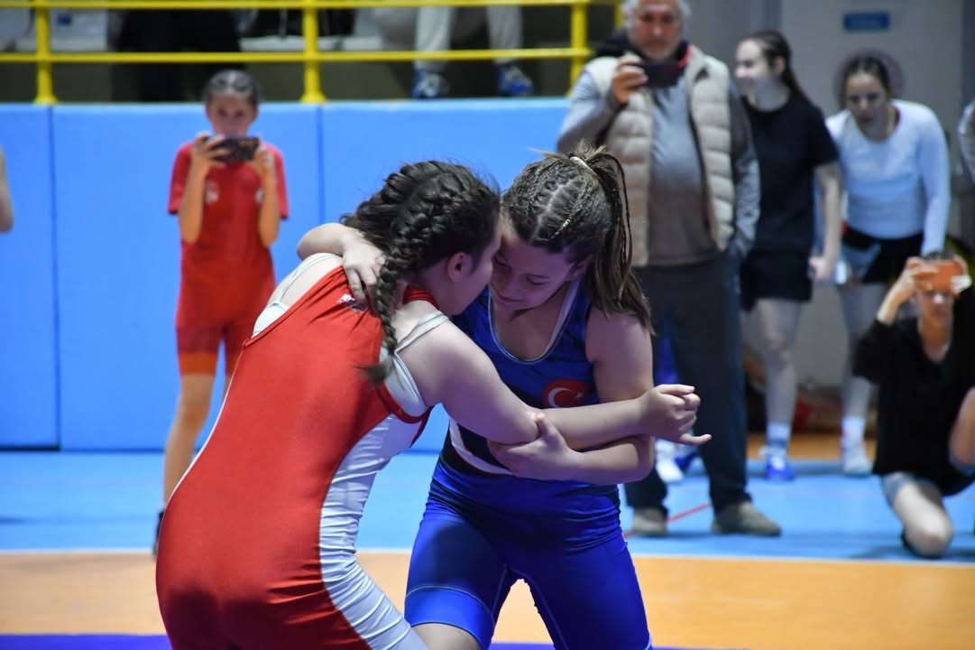 Afyonkarahisar Gençlik ve Spor İl Müdürlüğü'nden Okul Sporları Yıldız Kızlar Serbest Güreş Müsabakaları