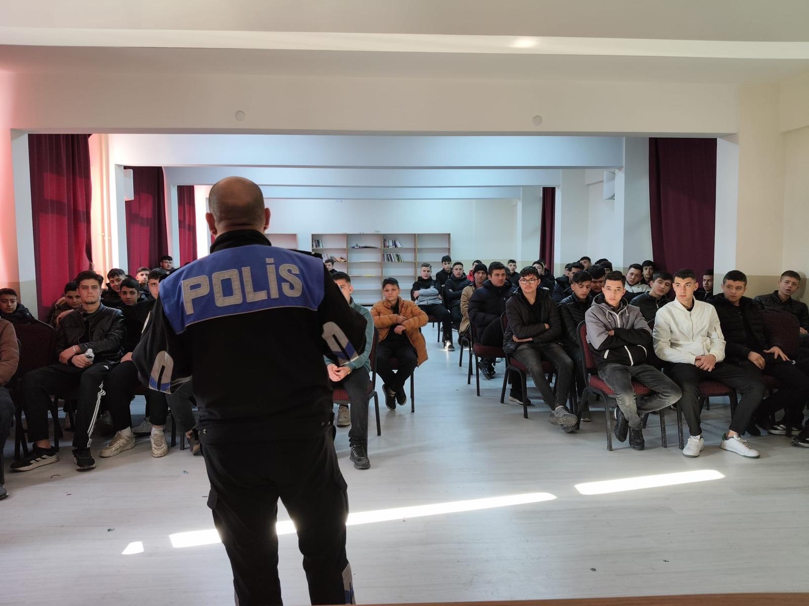 Afyonkarahisar Mesleki Eğitim Merkezi Öğrencilerine Emniyetten Bilgilendirme