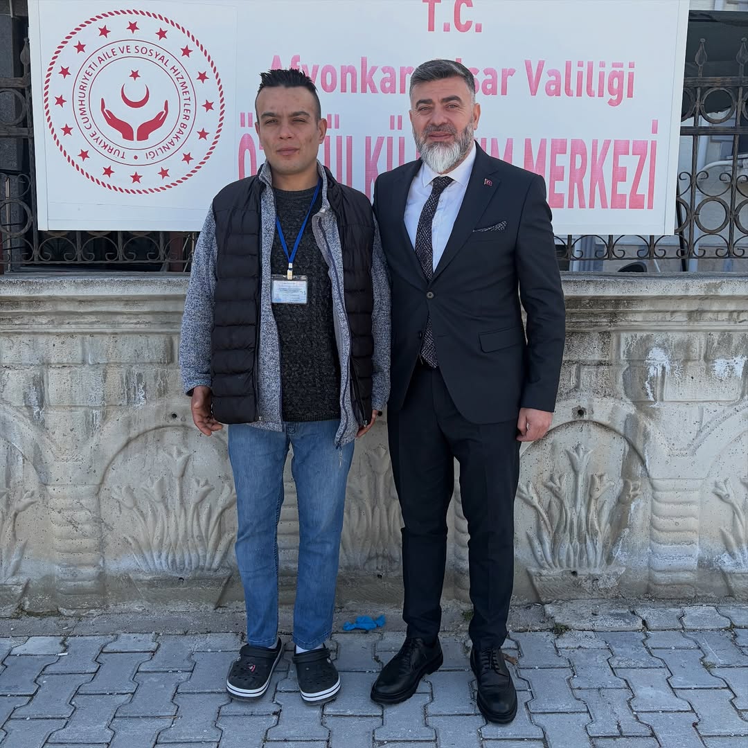 Afyonkarahisar Muhtarlar Derneği Başkanı Suat Uygur'dan Anlamlı Paylaşım: Zaman Hızla Akıp Gidiyor