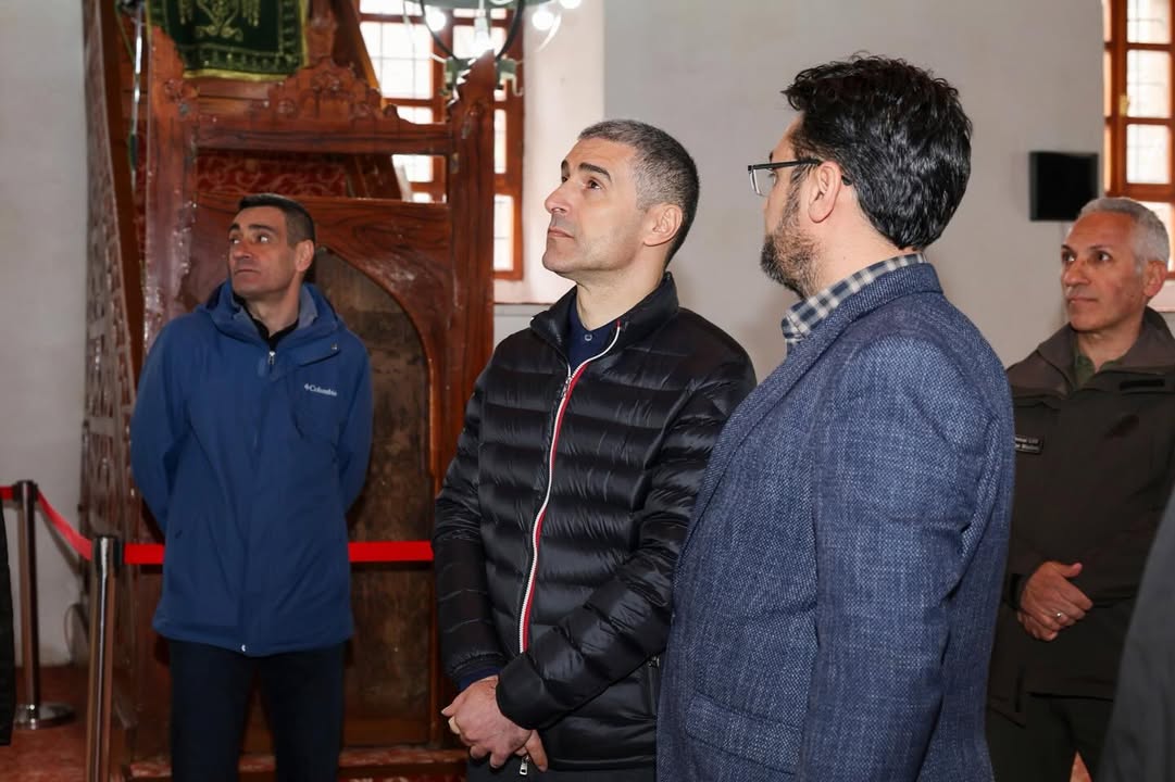 Afyonkarahisar Valiliği'nin Paylaşımı: Vali Dr. Naci Aktaş, Tarihi Ulu Cami'yi İnceledi