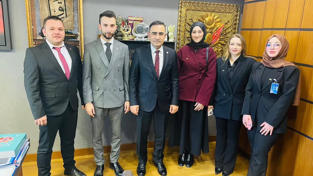 AK Parti Afyonkarahisar İl Gençlik Kolları Başkanı Mehmet Emin İntepe ve Yönetim Kurulu Üyeleri Gazi Mecliste Ağırlandı