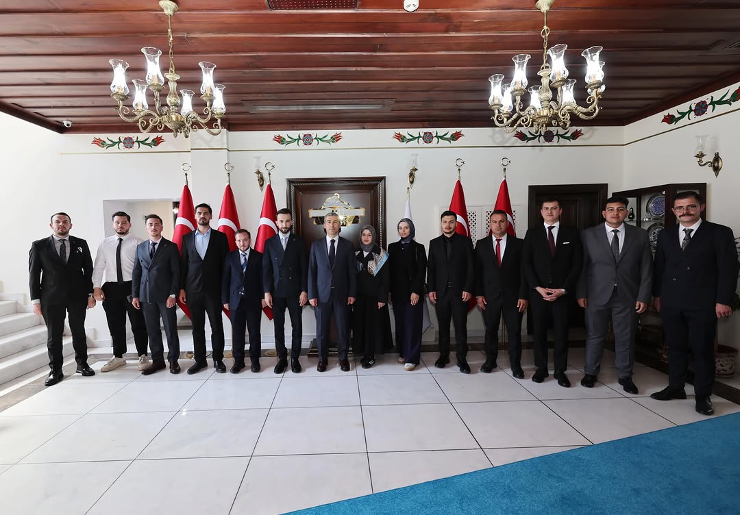 Ak Parti Afyonkarahisar İl Gençlik Kolları Başkanı, Sayın Vali Dr. Naci Aktaş'ı Ziyaret Etti