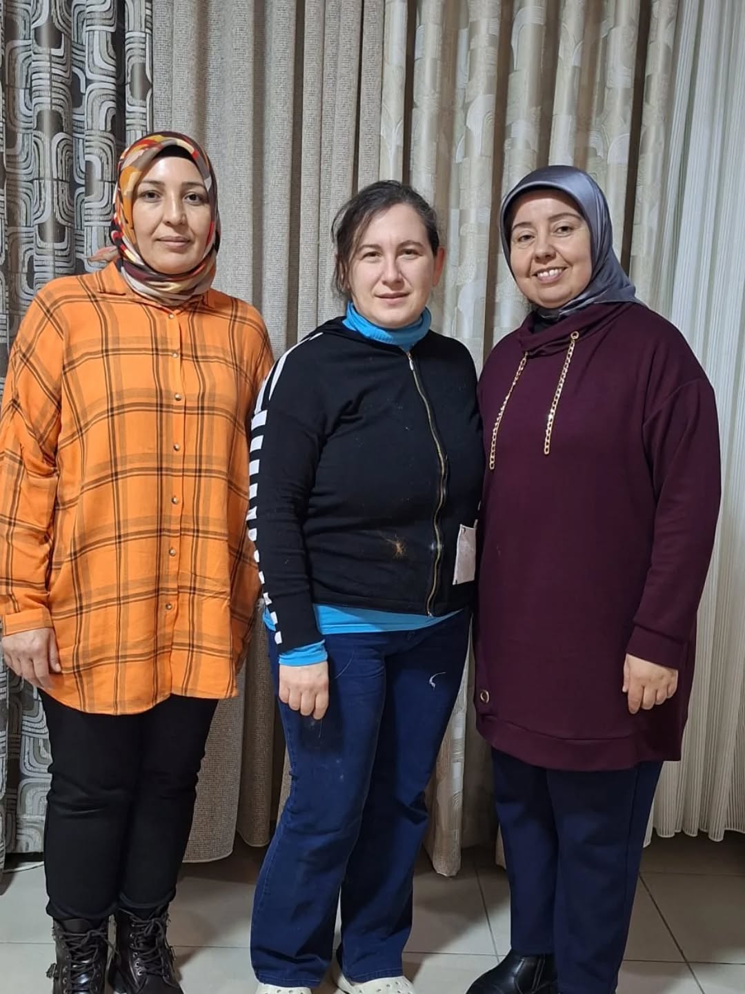 AK Parti Afyonkarahisar İl Kadın Kolları Esnaf Ziyaretinde Bulundu