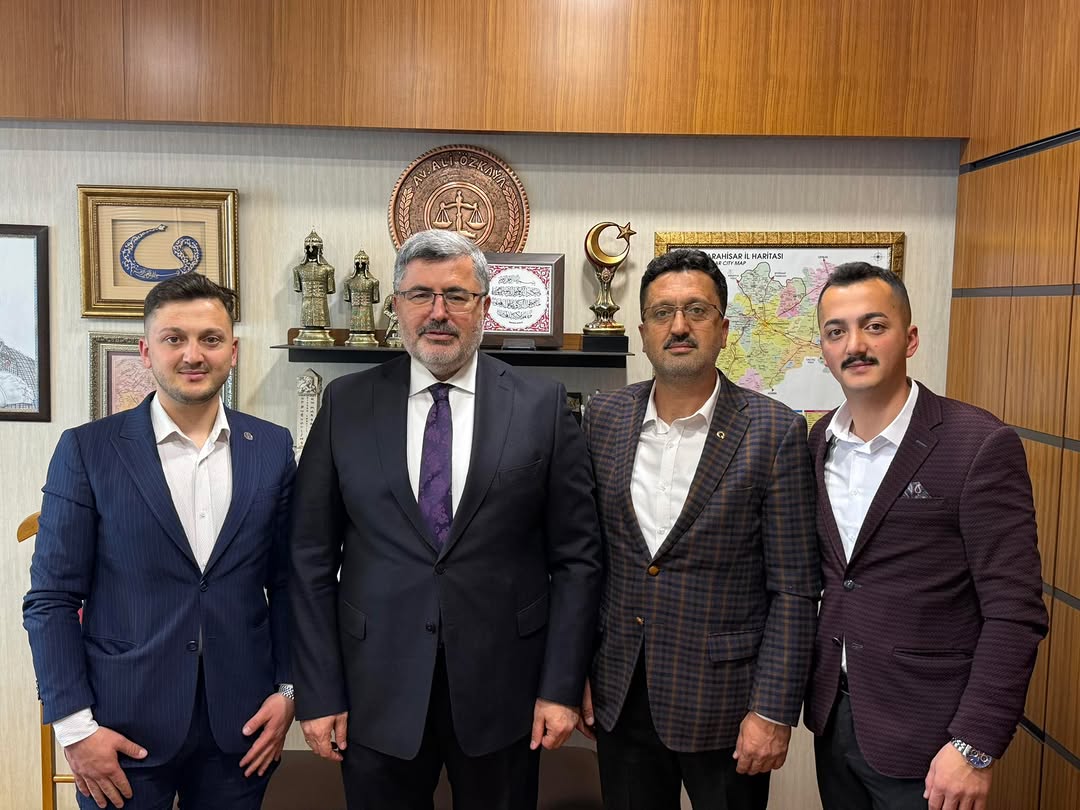 AK Parti Milletvekili Ali Özkaya, Hasan Akyıldız ve Oğullarını Mecliste Misafir Etti
