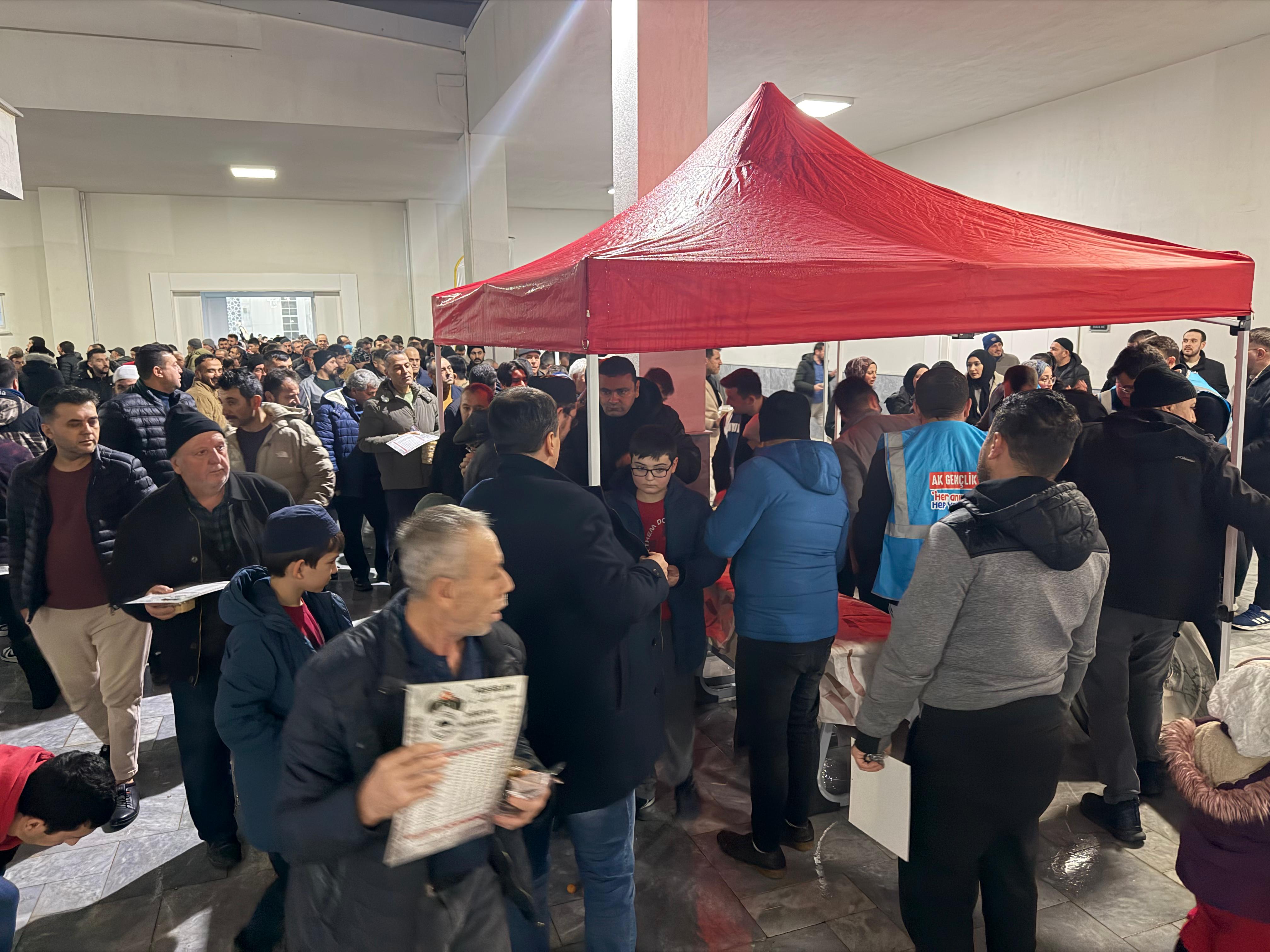 BERAT KANDİLİ’NDE AK GENÇLERDEN ANLAMLI İKRAM PROGRAMI