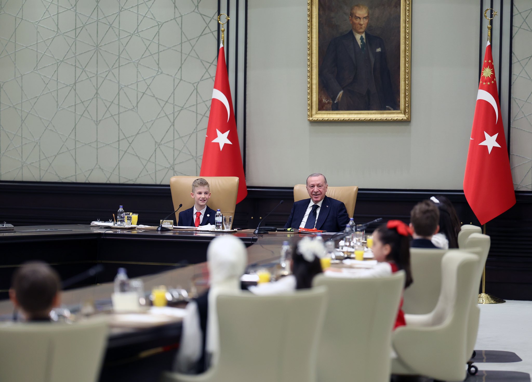 Cumhurbaşkanı Erdoğan, Bakan Tekin ve çocukları kabul etti