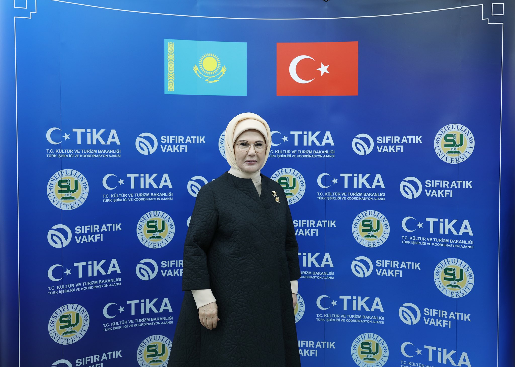 Emine Erdoğan, Kazakistan'da Sıfır Atık Laboratuvarı Açtı