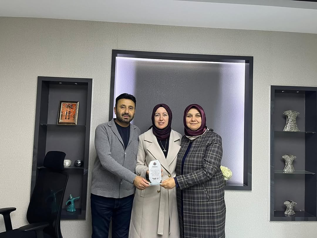 İhsaniye Belediye Başkanı Emine Gökçe Sultan ve Mehmet Akpınar Çiftine Ziyaret Gerçekleştirdi