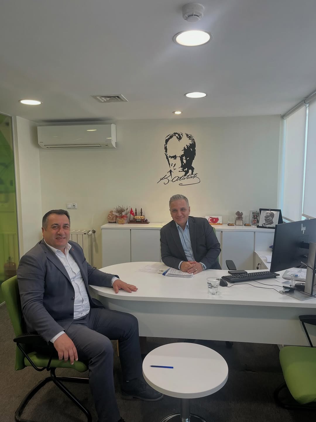 Kayıhan Belediye Başkanı Mustafa Demiray, Garanti Bankası Organize Şube Müdürü Emrah Tuygun'u Ziyaret Etti