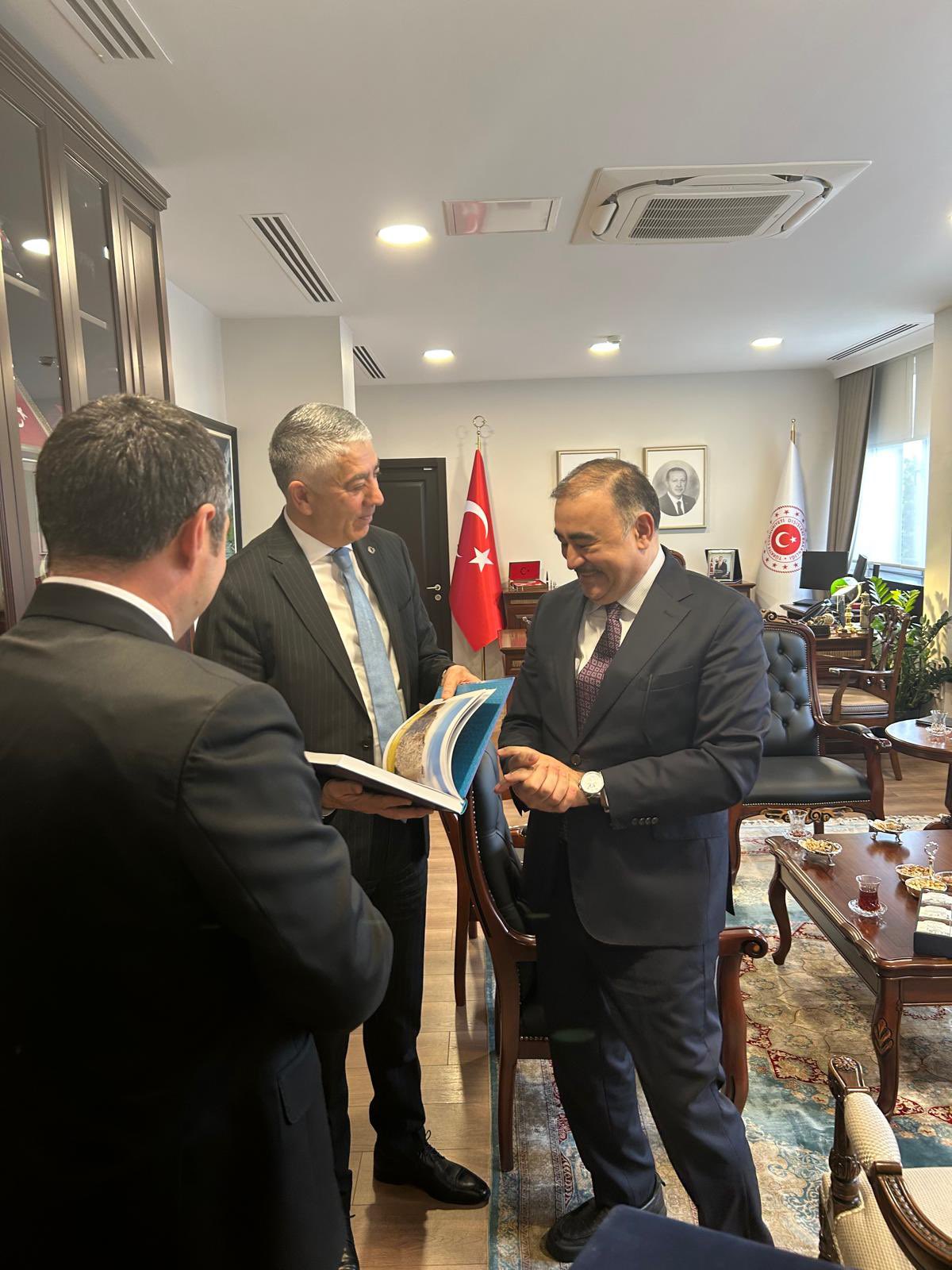 Özel, Azerbaycan Büyükelçisi Mammadov ile görüştü