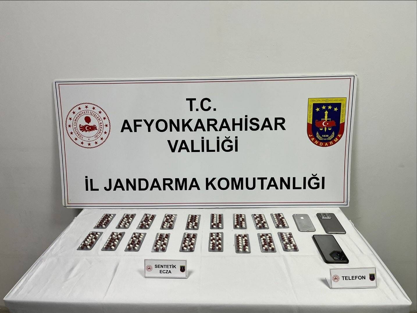 Sinanpaşa’da Operasyon: 252 Adet Sentetik Ecza Ele Geçirildi