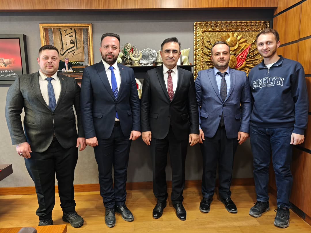 Şuhut İlçe Başkanı Hasan Camcı ve Yönetim Kurulu Üyeleri İle Karaadilli Belde Başkanı Hasan Şentürk Meclis'te Buluştu