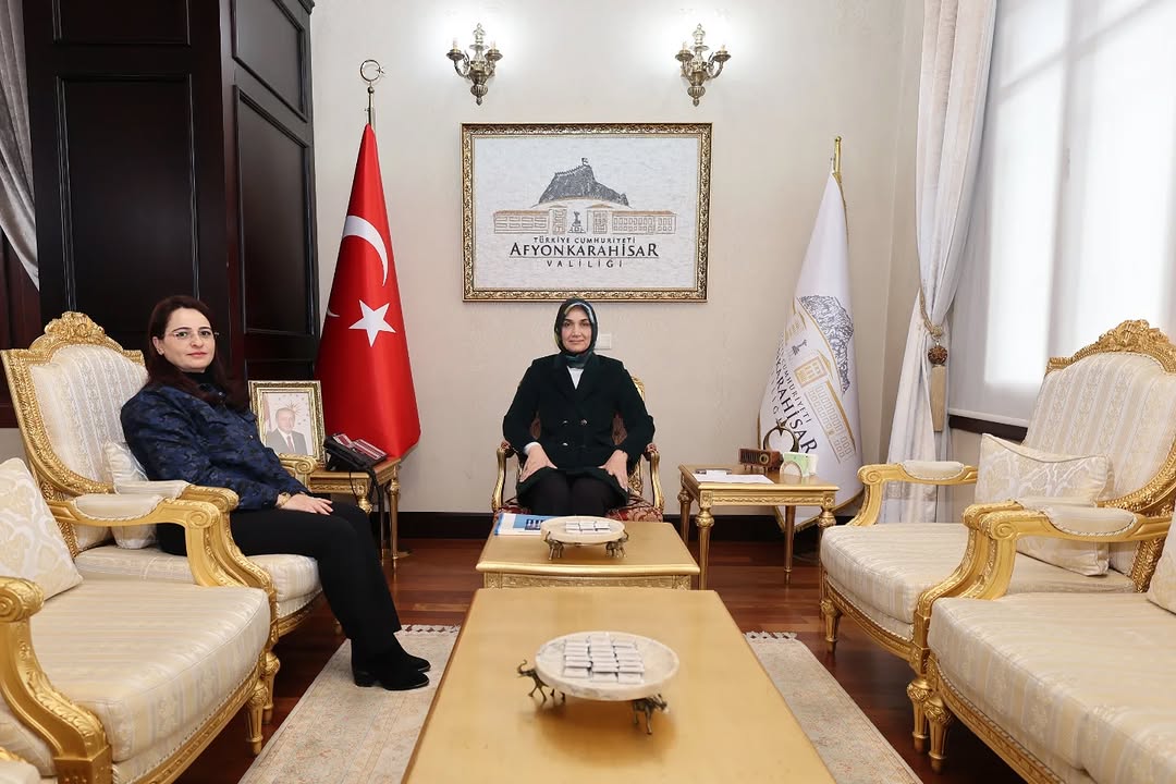 ​Valimiz Doç. Dr. Kübra Güran Yiğitbaşı, AKÜ Özel Eğitim Bölüm Başkanı Doç. Dr. Fatma Betül Şenol’u...