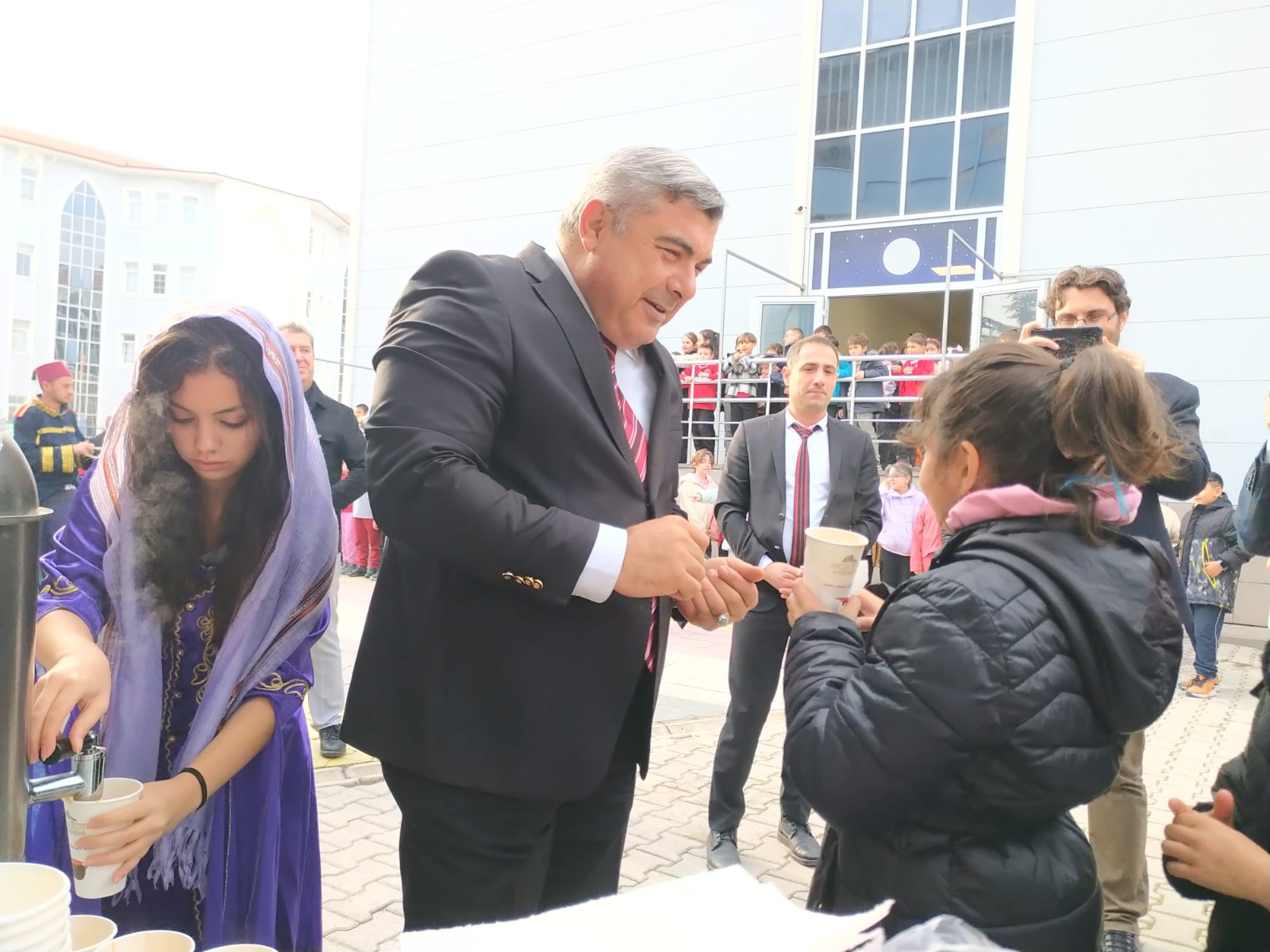 Miraç Sünnetçi Hoca Ahmet Yesevi İlkokulunda Öğrencilere Tarhana Çorbası Dağıttı