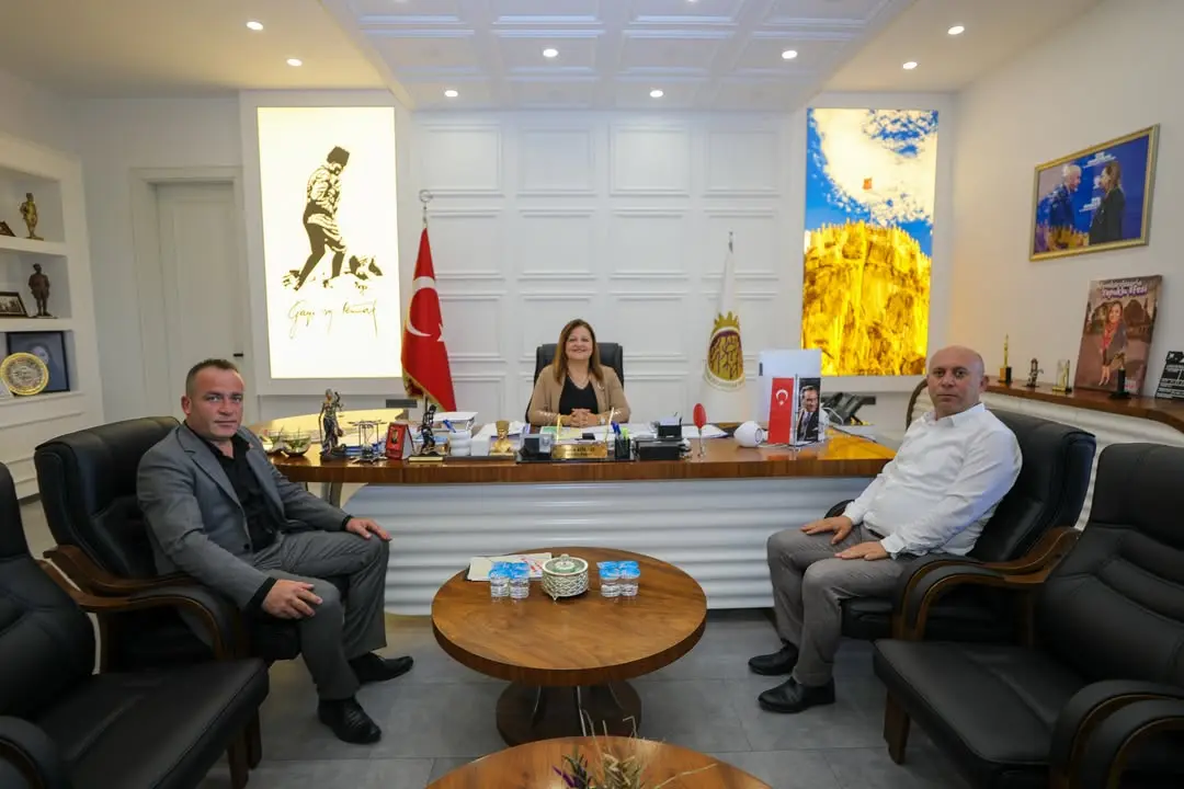 Afyonkarahisar Belediye Başkanı Burcu Köksal, Yeşilyurt Mahallesi Muhtarı Ali Salman ile Görüş Alışverişinde Bulundu