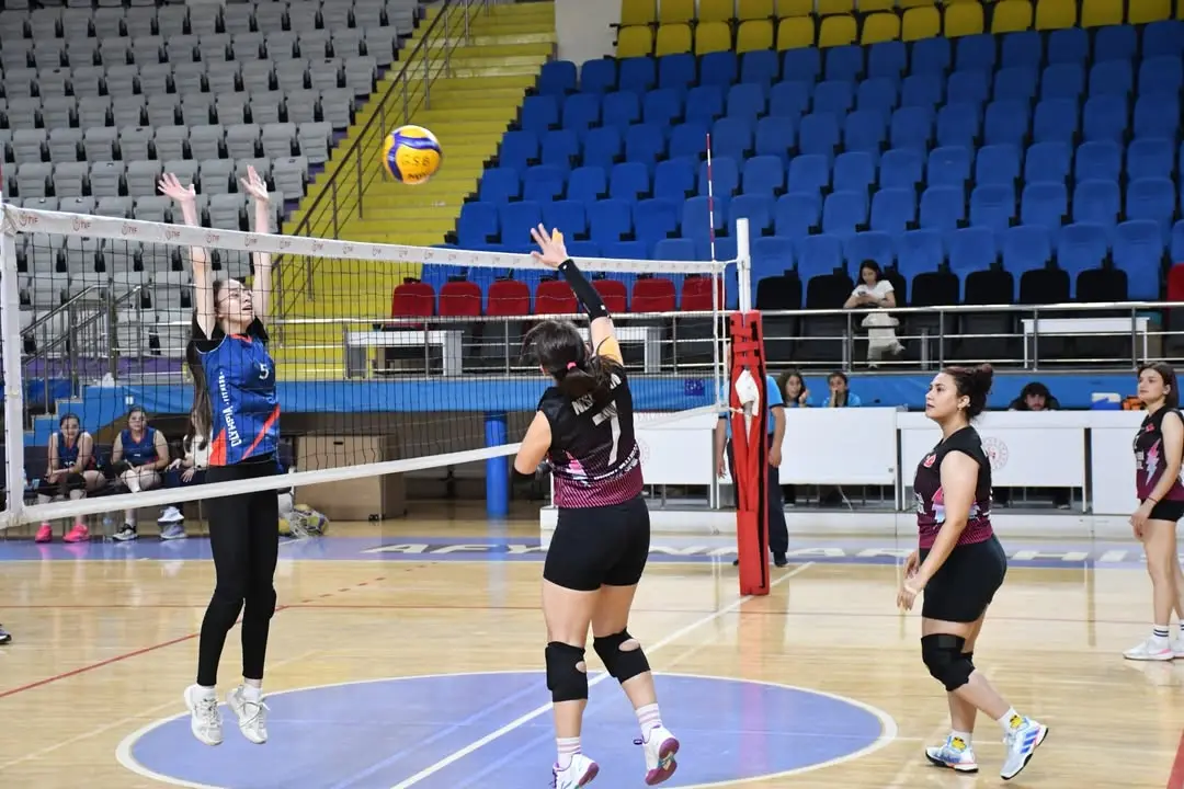 Afyonkarahisar’da Büyük Kadınlar Voleybol Müsabakaları Sona Erdi