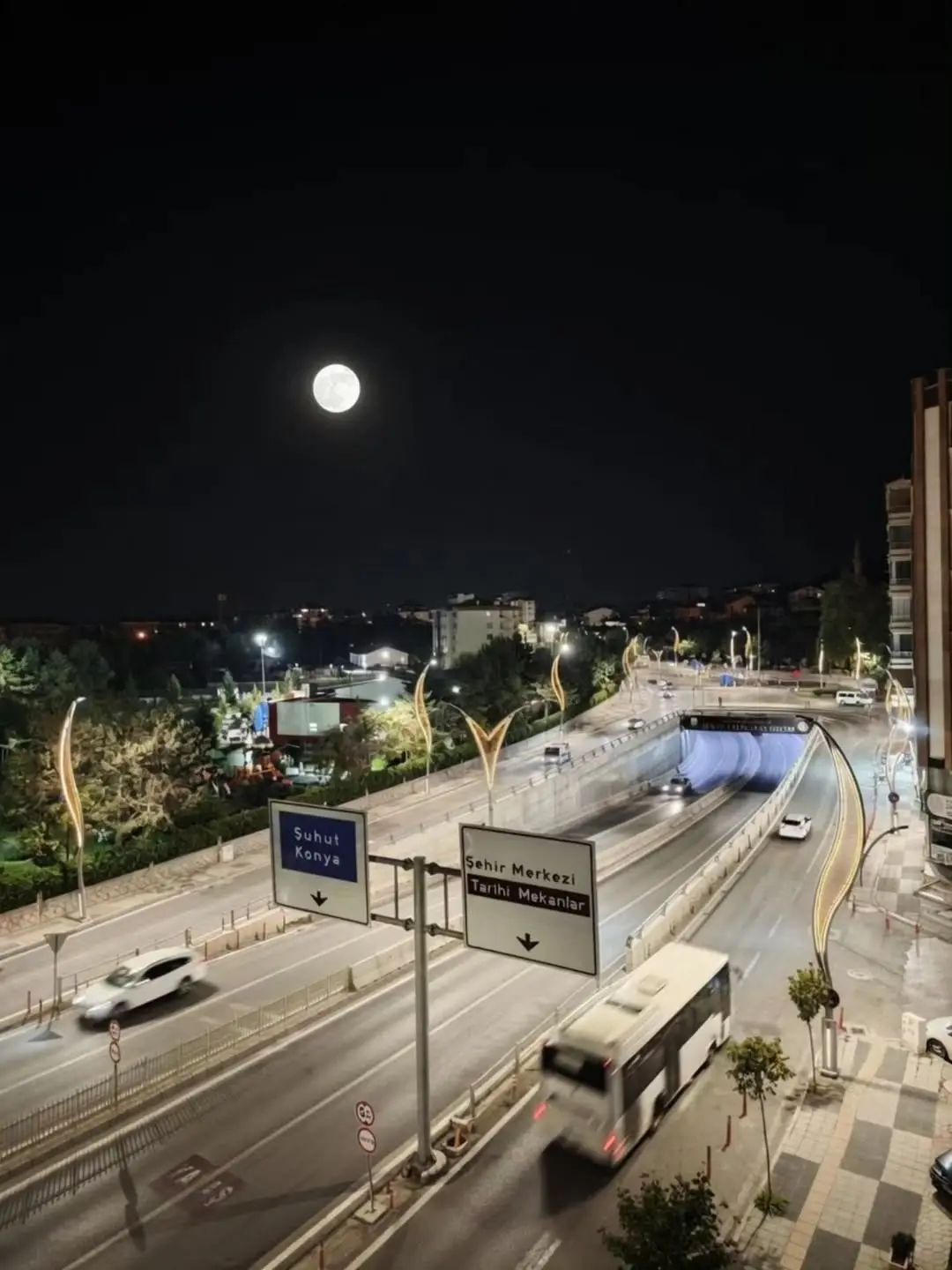 Afyonkarahisar’ın Gece Silueti: Şehrin Huzur Veren Manzarası