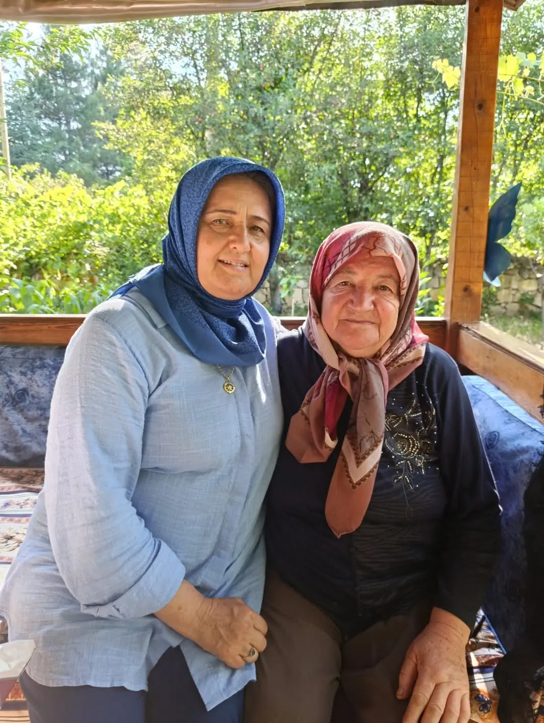 AK Parti Afyonkarahisar İl Kadın Kolları Yaşlıları Ziyaret Etti