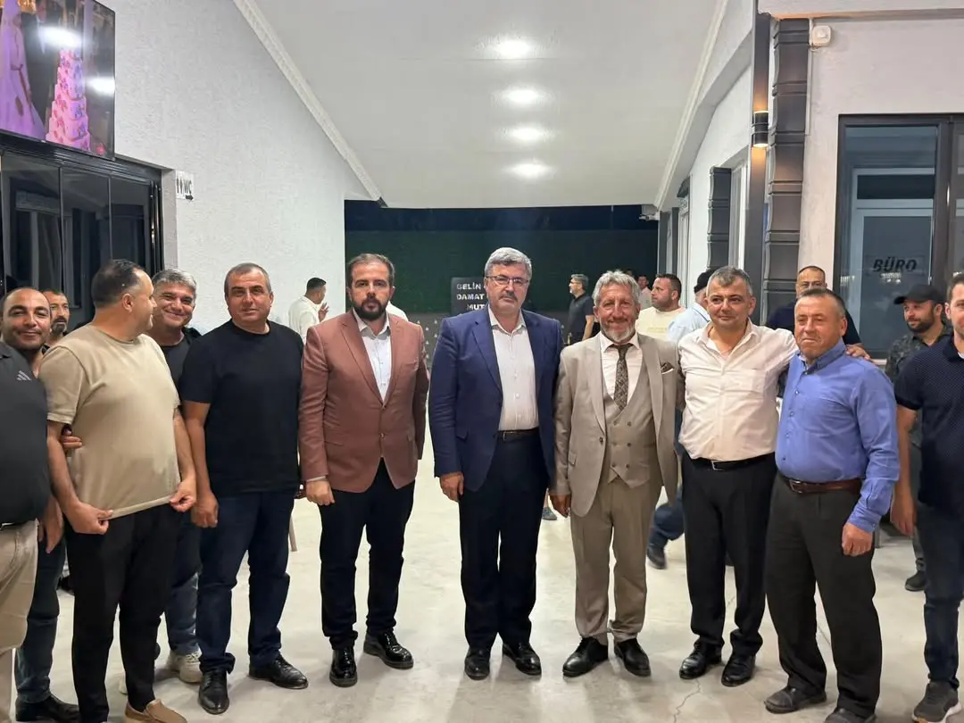 Ak Parti Afyonkarahisar Milletvekili Ali Özkaya'dan Emirdağ Düğün Törenine Katılım Paylaşımı