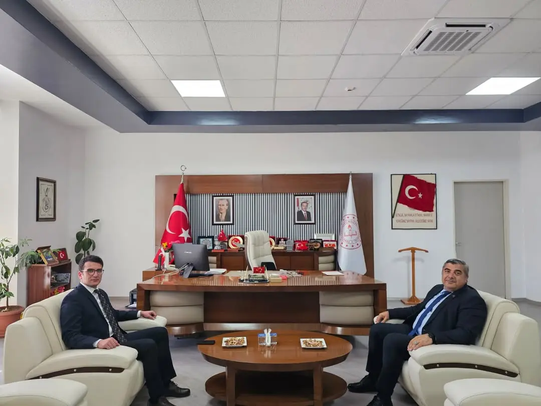 Evciler Kaymakamı Sayın Halil İbrahim Okumuş, İl Milli Eğitim Müdürümüz Miraç Sünnetci'yi Makamında Ziyaret Etti