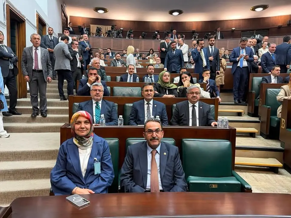 İhsaniye Belediyesi'nden Önemli Katılım: Gazeteci Meclisi Toplantısına Emine GÖKÇE ve İbrahim YURDUNUSEVEN de Katıldı