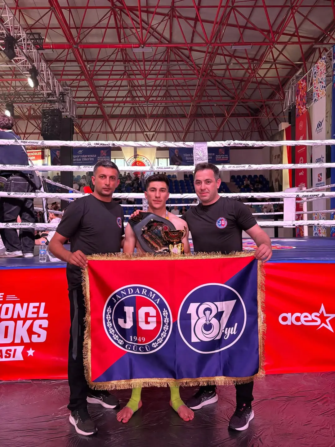 İstanbul'da Düzenlenen Profesyonel Türkiye Kick Boks Turnuvasında Jandarma Gücü'nün Başarısı