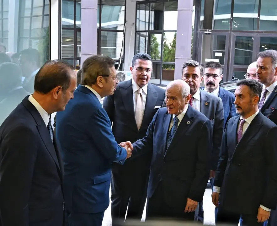 MHP Genel Başkanı Devlet Bahçeli ve Başdanışmanı Ruhi Ersoy'un Oğlunun Düğününde Buluştu
