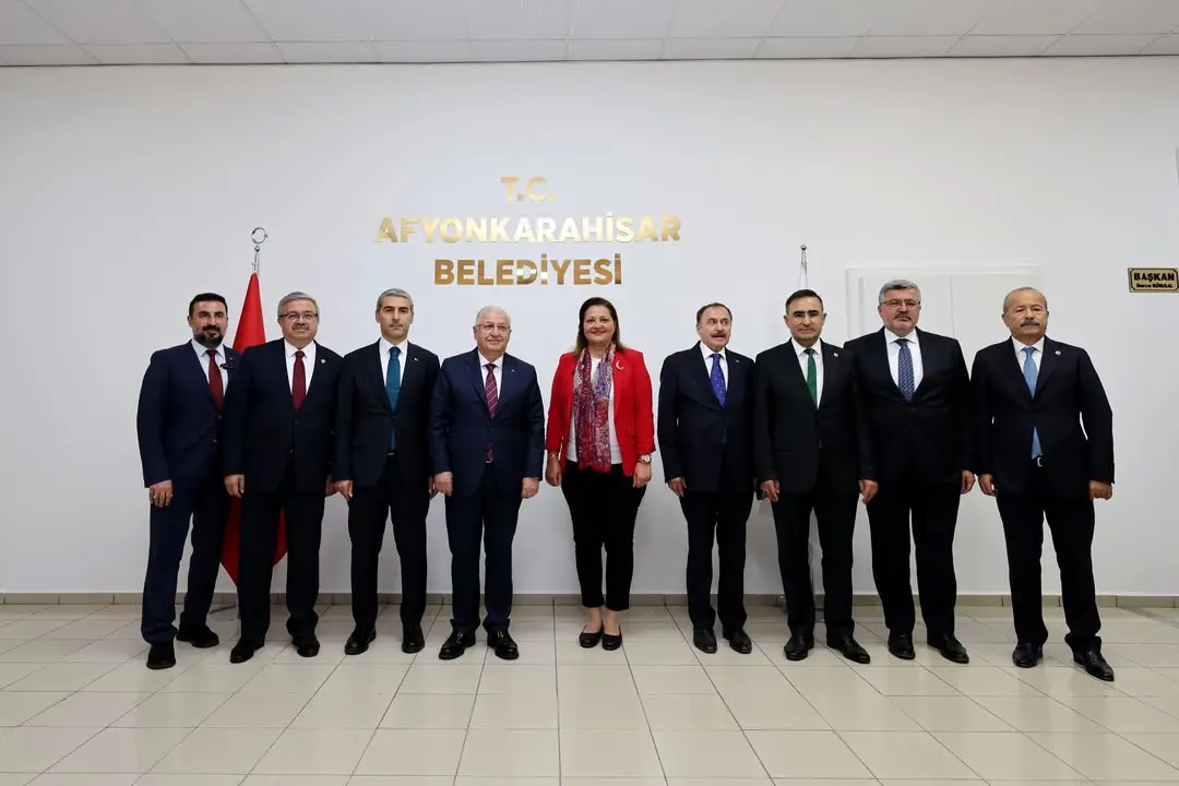 Milli Savunma Bakanı ve Vali Afyonkarahisar Belediye Başkanı'nı Ziyaret Etti