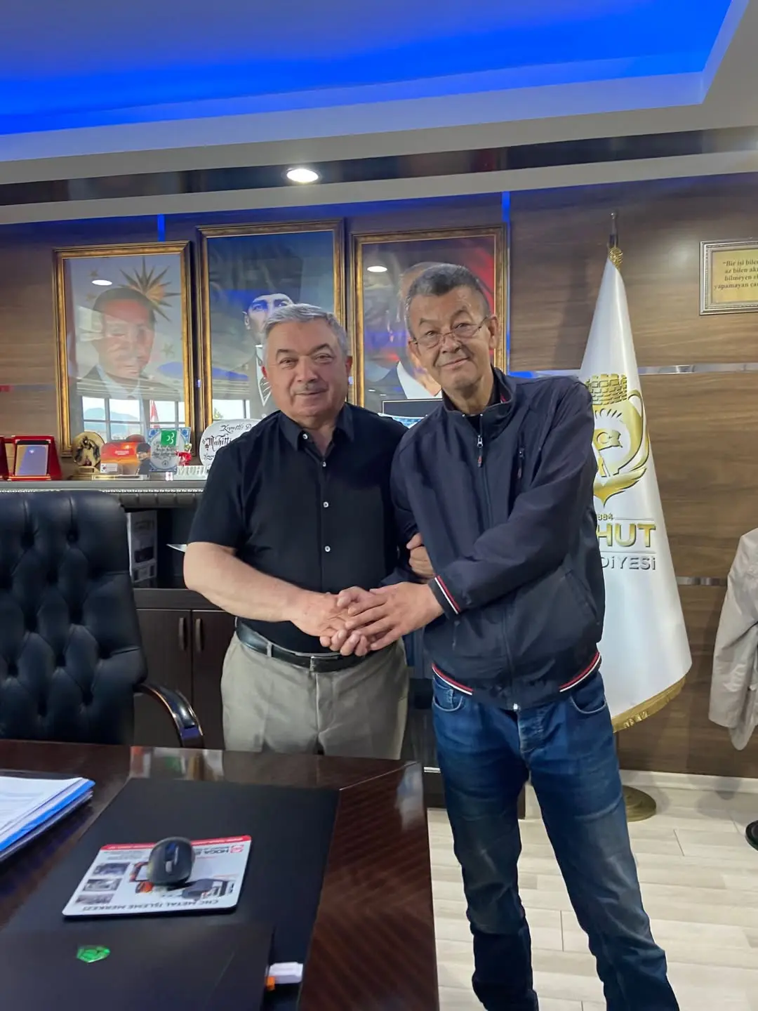 Şuhut Belediye Başkanı Muhuttin ÖZAŞKIN, Ayhan Aydın'a Nazik Ziyaretleri ve Hoş Sohbetleri İçin Teşekkür Etti