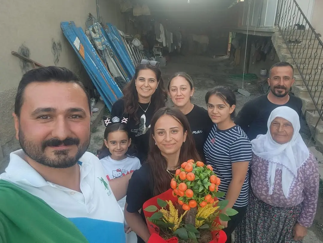 YeşilÇiftlik Belediye Başkanı Devrim Ölmez'den Vatandaşlara Ziyaret: Ayaklarınıza Sağlık!