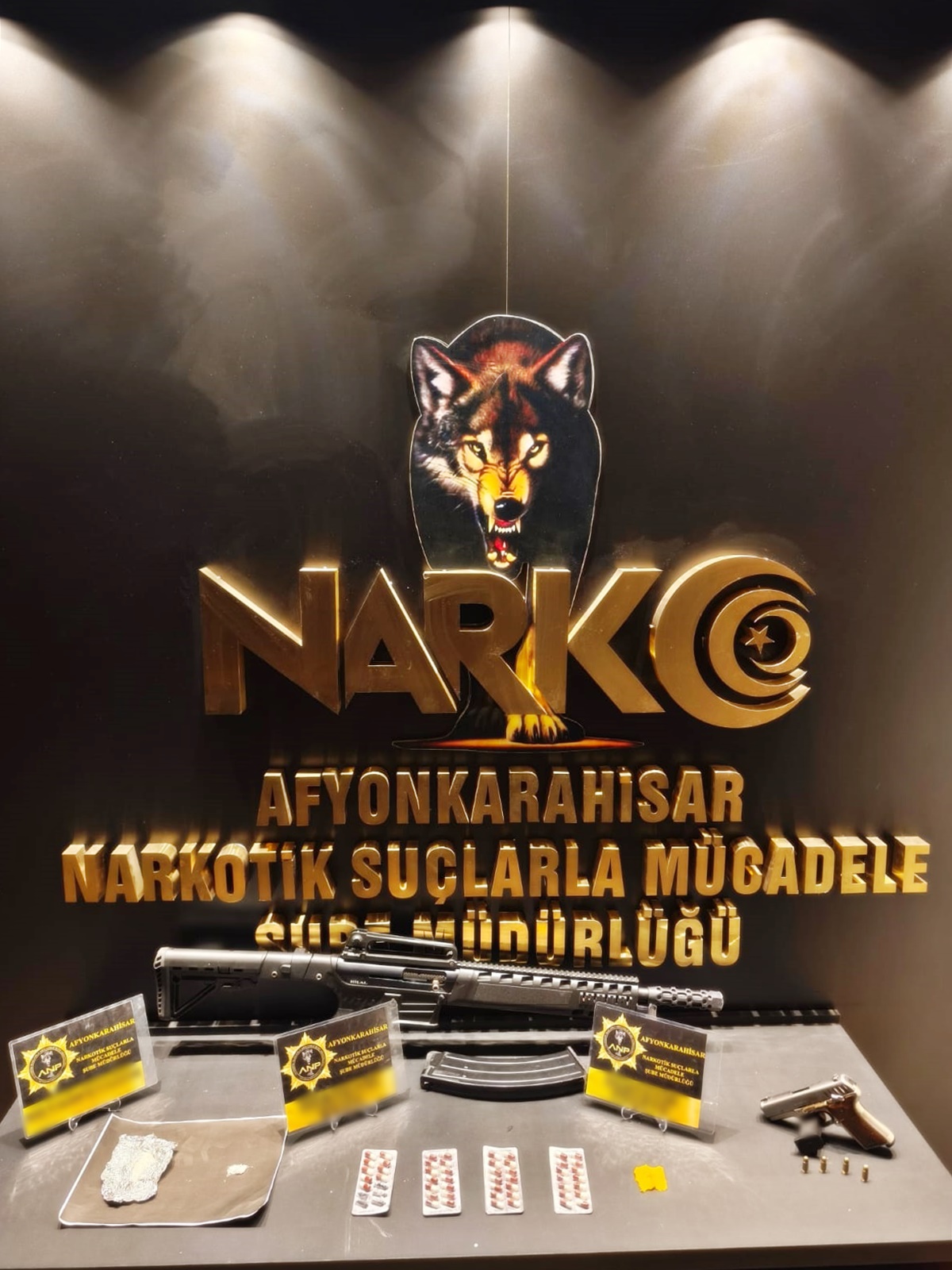 Afyonkarahisar’da Uyuşturucu ve Silah Operasyonu: 4 Şüpheli Gözaltına Alındı