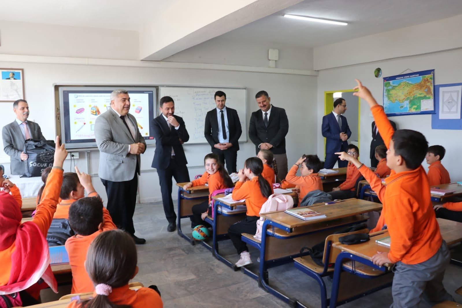 Her Okul Bir Yuva Her Öğrenci Geleceğe Atılan Bir İmza