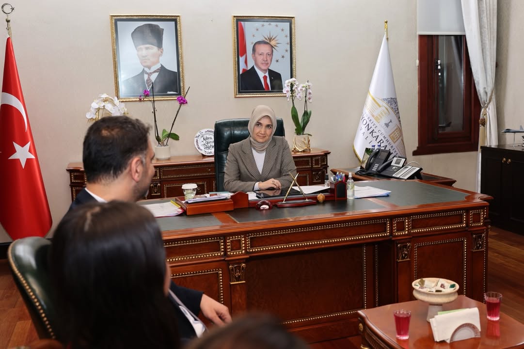 Valimiz Doç. Dr. Kübra Güran Yiğitbaşı, Taşoluk Belediyesi Spor Kulübü U17 Kadın Futbol Takımı'nı Kabul Etti